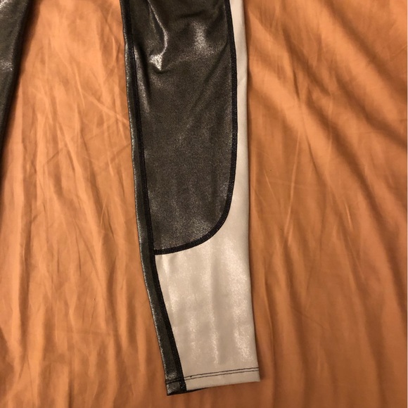 Y2K Two Piece, Sports Bra & Legging Vintage Style Metallic Rave Workout Gym Set - Picture 6 of 7